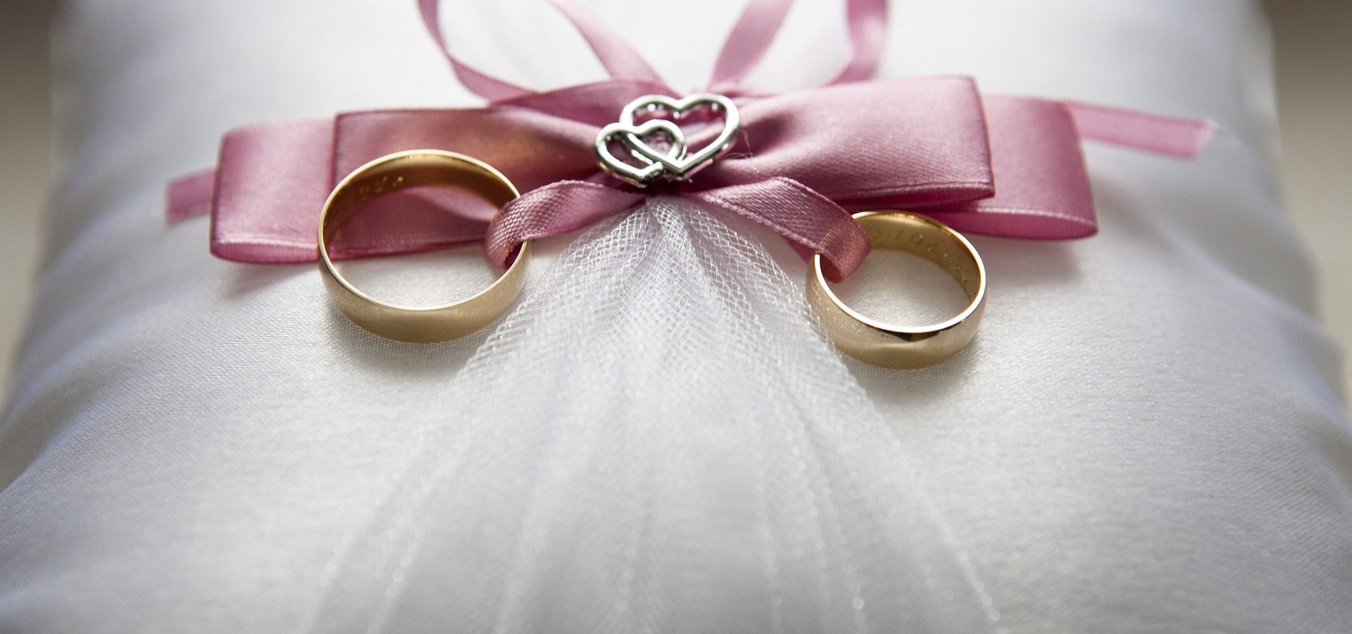 Prstenje za vjenčanje iz snova na dalekoj destinaciji